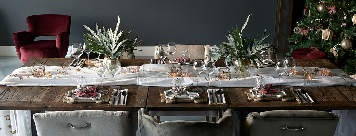 Traditional Red Christmas Table