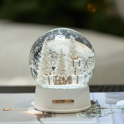 RM Loves Christmas Snowglobe