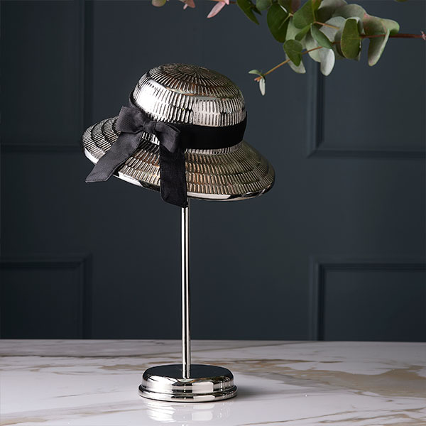 RM Classic Hat Statue