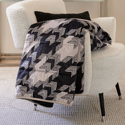 Minimal Pied-de-Poule Throw